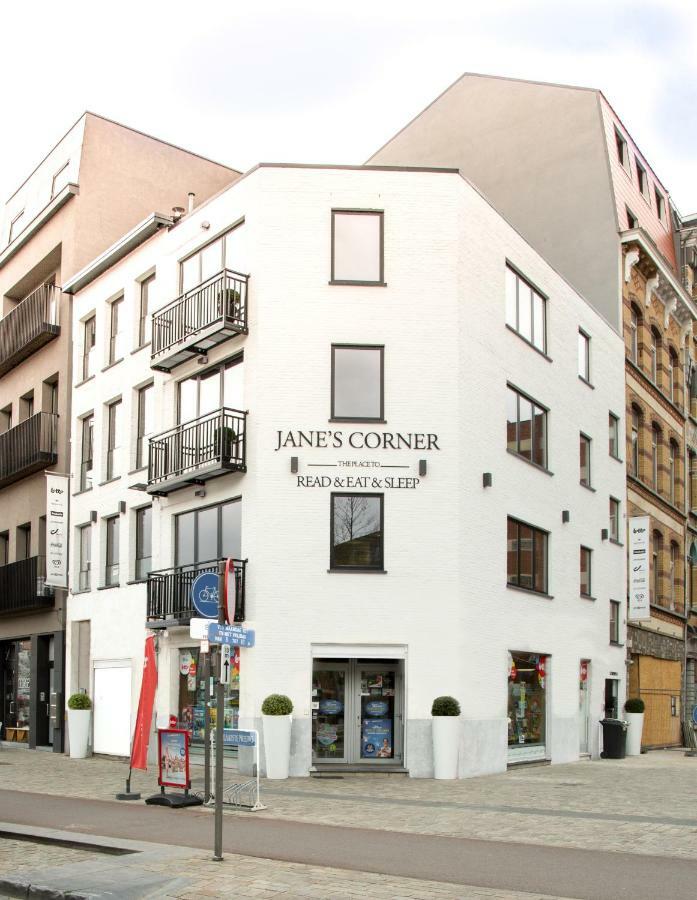 Jane's Corner The Place To Read&eat&sleep *