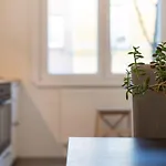 Large Room In House W Shared Kitchen & Bathroom W Free Parking Bluecard