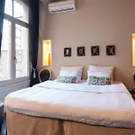 Hotel Diamonds And Pearls