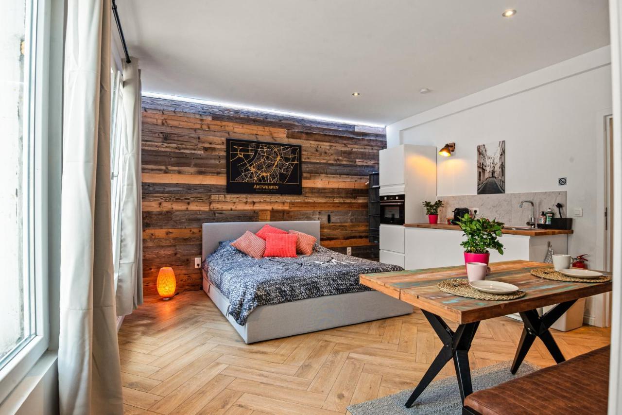 Center In Quiet Street & Airco Apartment *