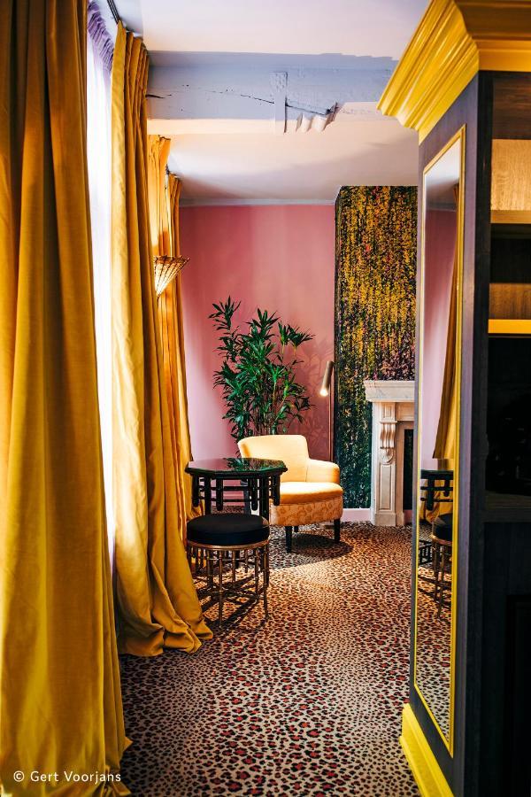 Flora Hotel *