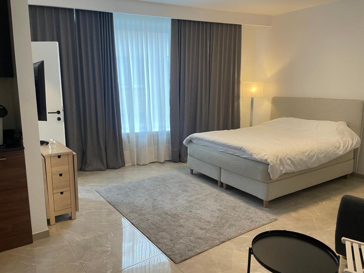 Apartment Diamonds Studio