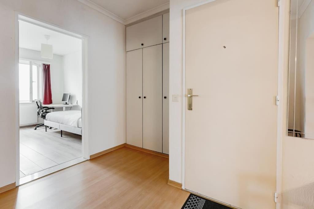 Digital Nomad Station: Work-ready Near Transit Homestay Antwerp
