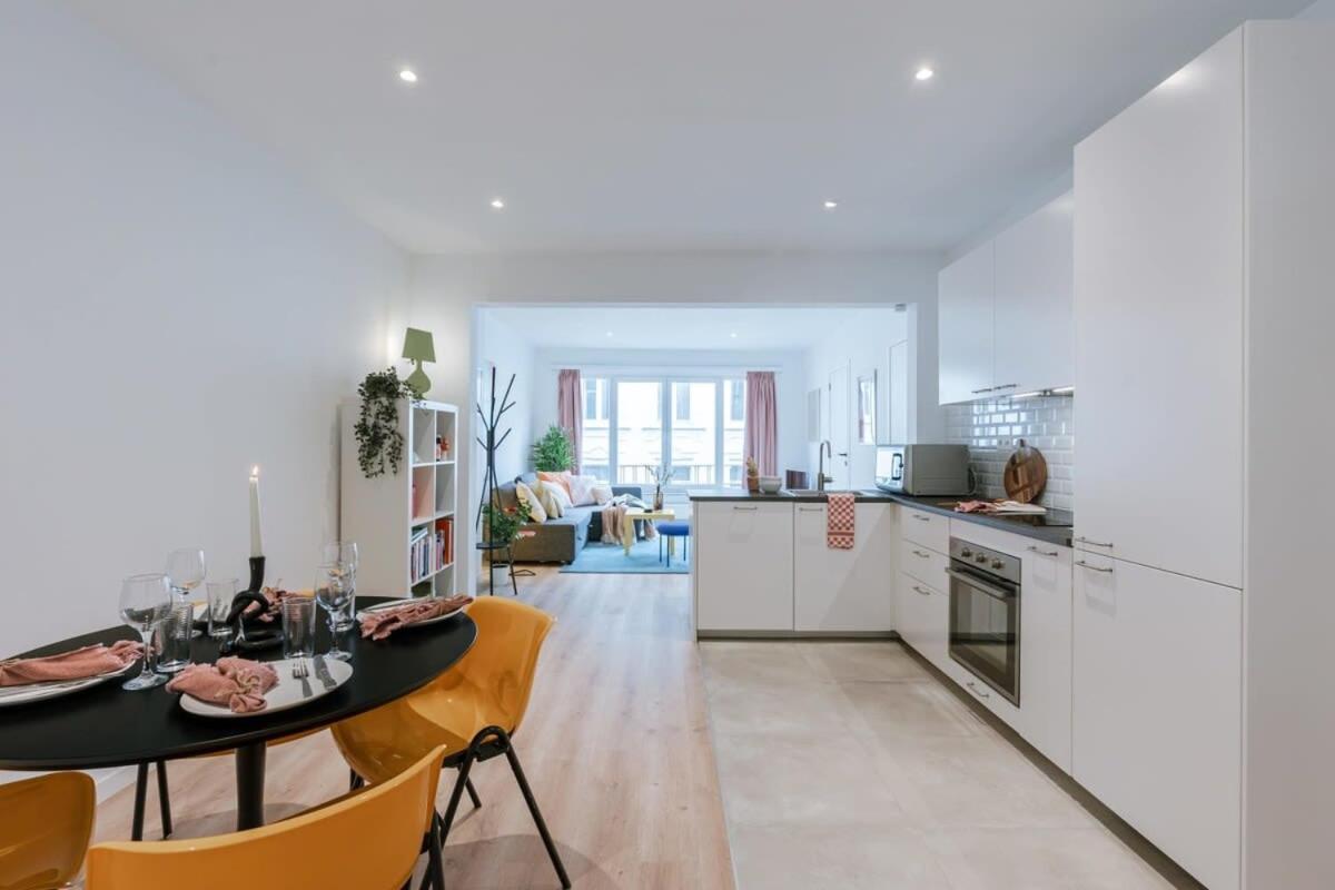Apartment Colorful Pop In The Heart Of
