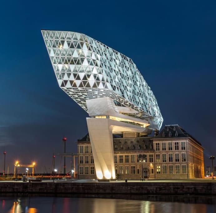 Big Beautiful In Atwerpen-center Apartment *