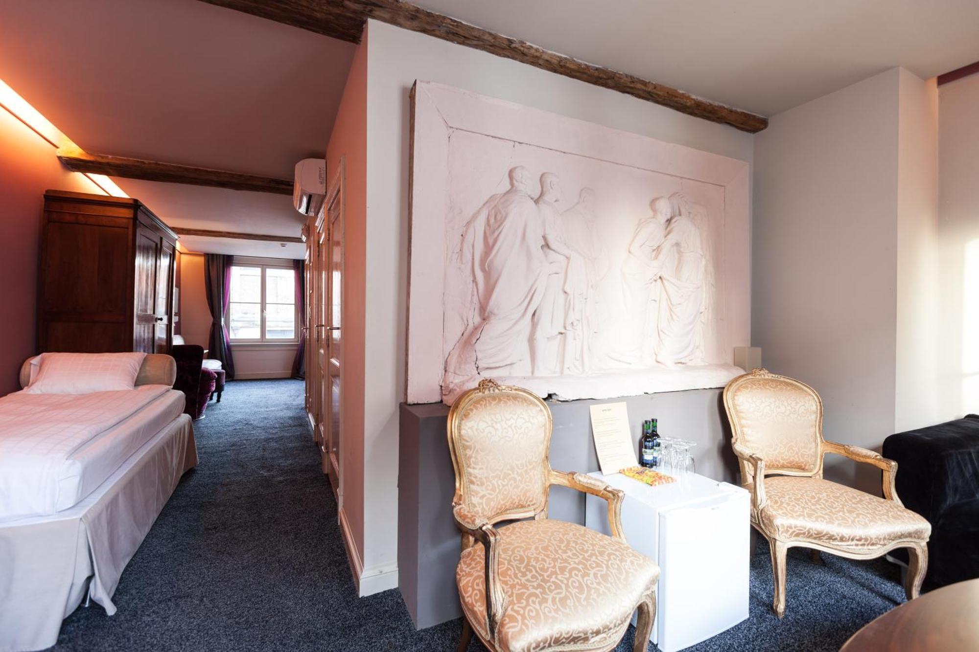 Diamonds And Pearls Hotel 2*