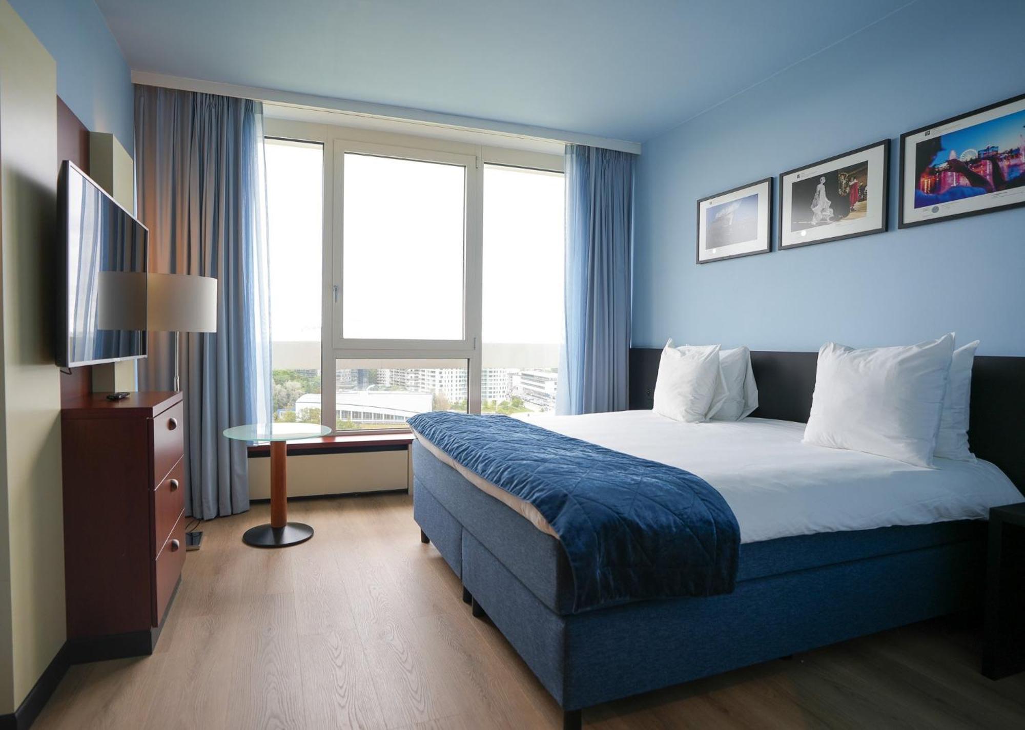 Crowne Plaza By Ihg Hotel