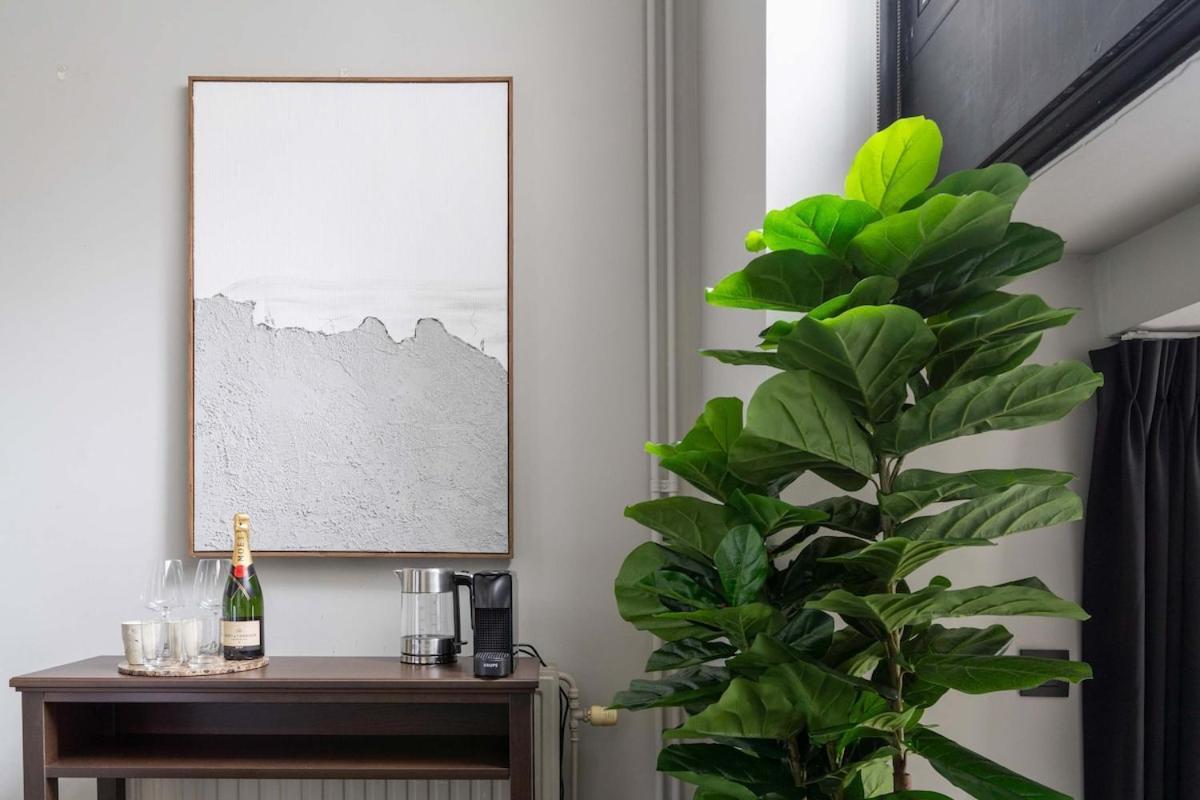 Apartment Stylish With Private Patio, Perfect For 4 *