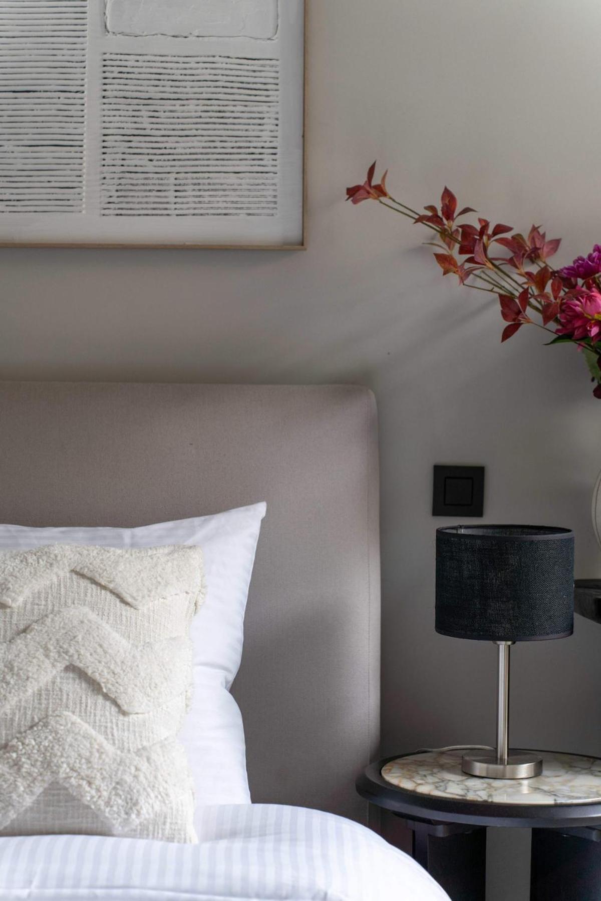 Stylish With Private Patio, Perfect For 4 * Antwerp