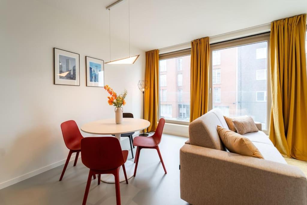 Appartement Chic 2-bedroom Haven In *