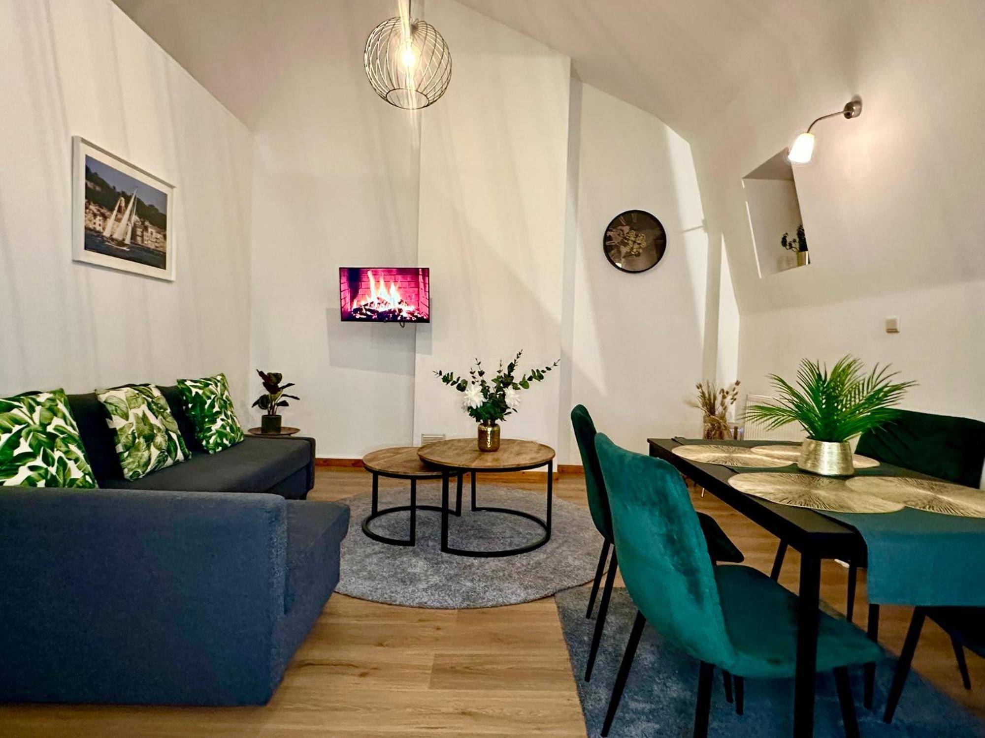 Luxury By Rikas Apartment *