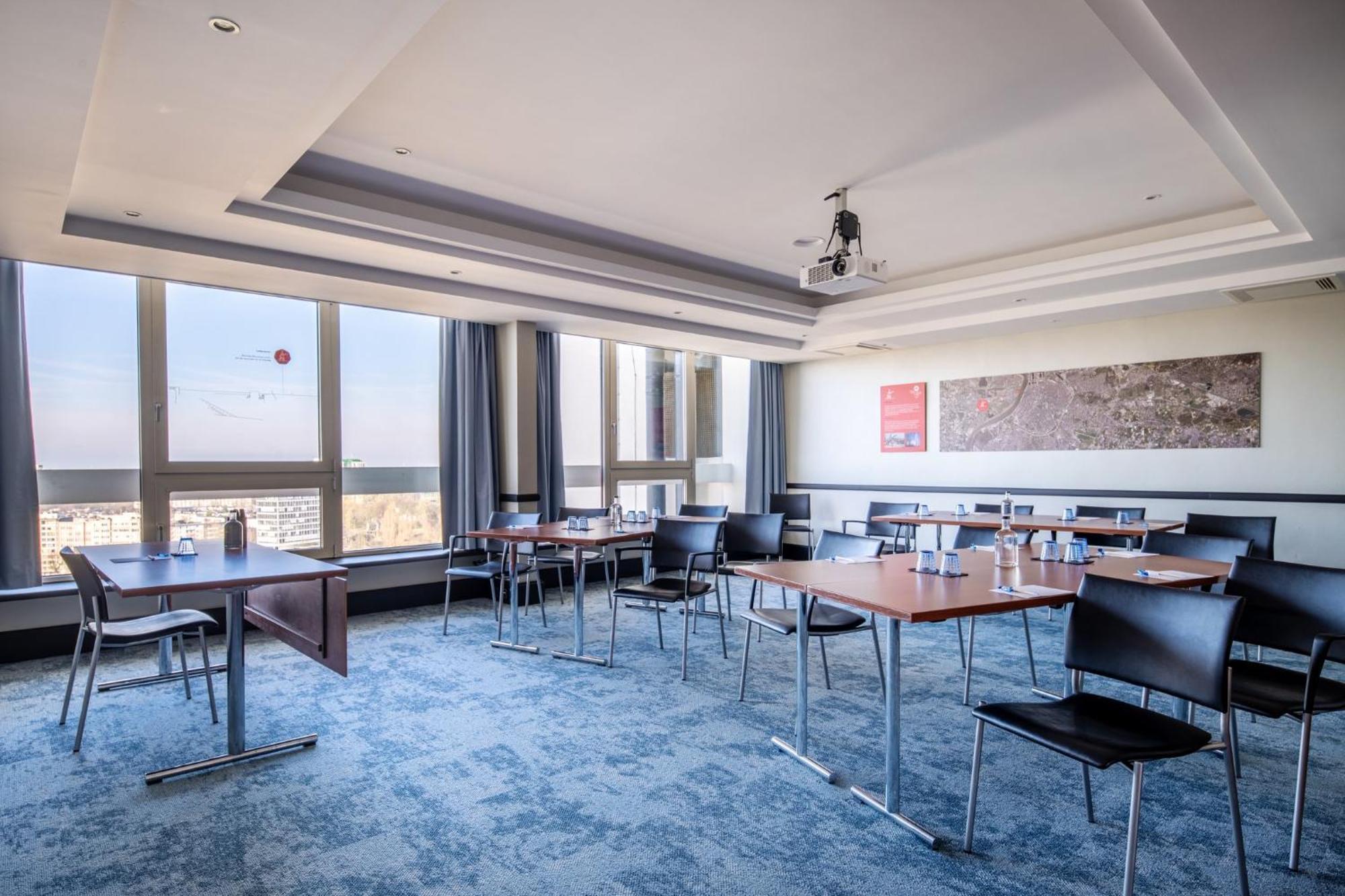 Crowne Plaza By Ihg Hotel