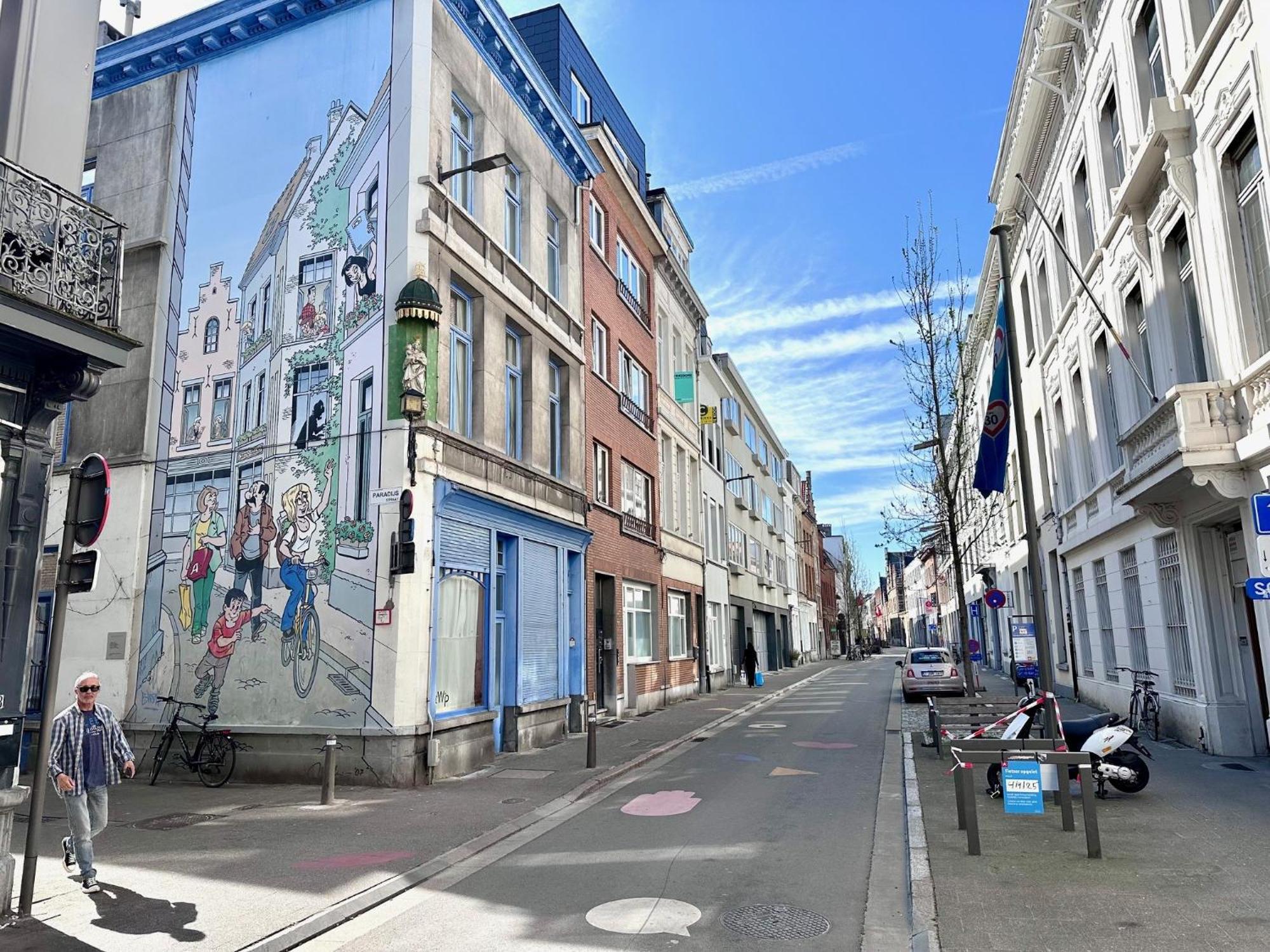 Apartment Colorful Pop In The Heart Of Antwerp