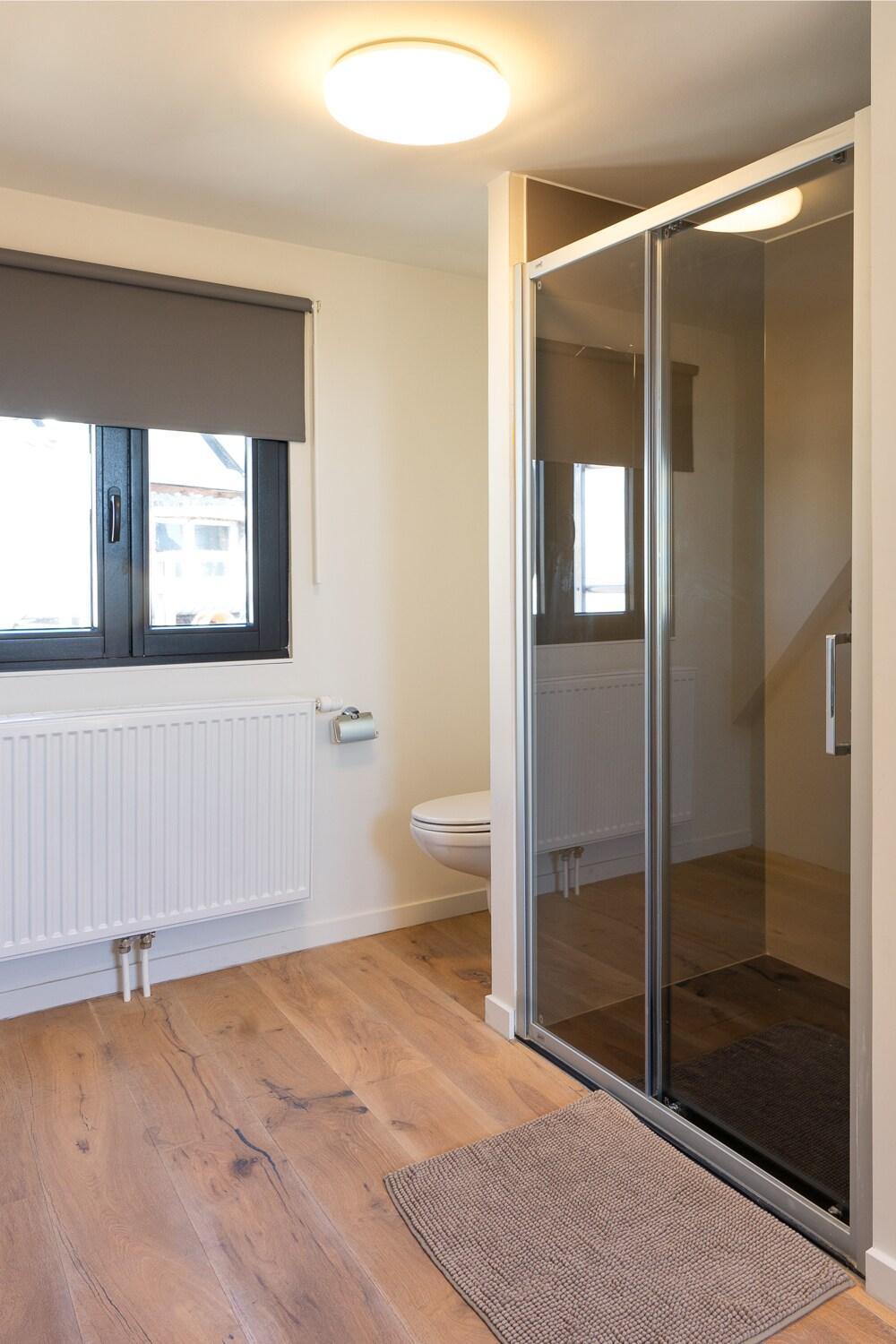 Apartment Stylish 1br Close To Kmska