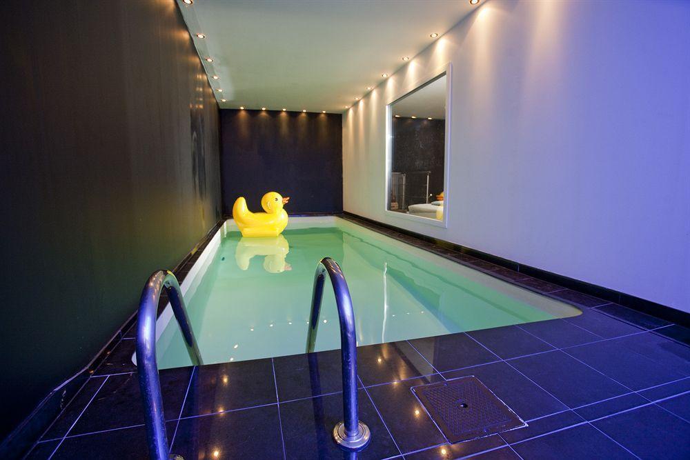 Luxe 1-2-3 Hotel