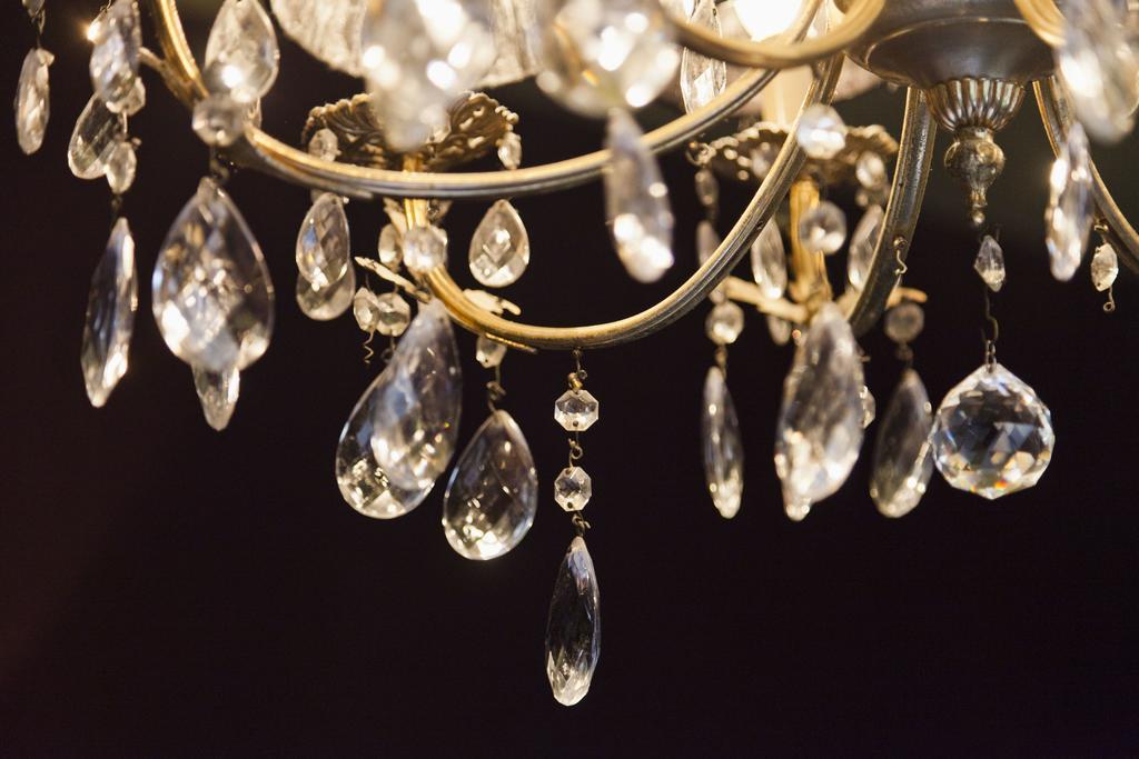 Hotel Diamonds And Pearls