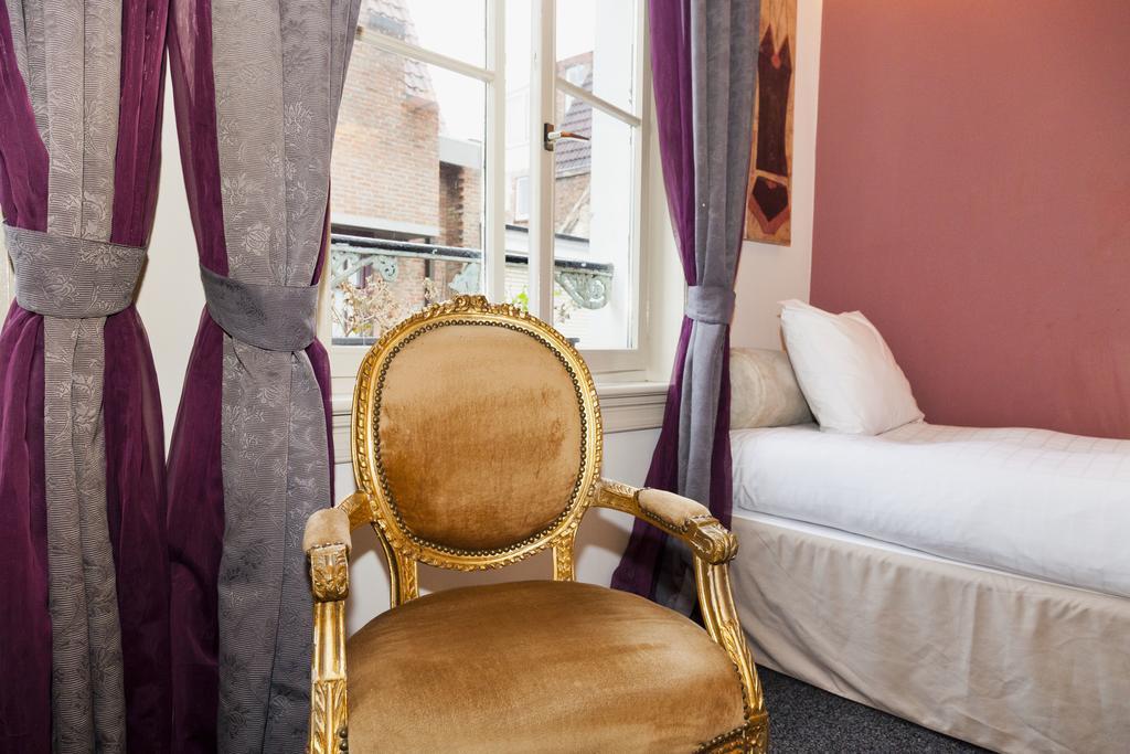 Diamonds And Pearls Hotel 2*