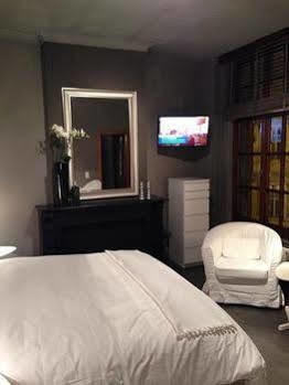 Dirk Suites Apartment *