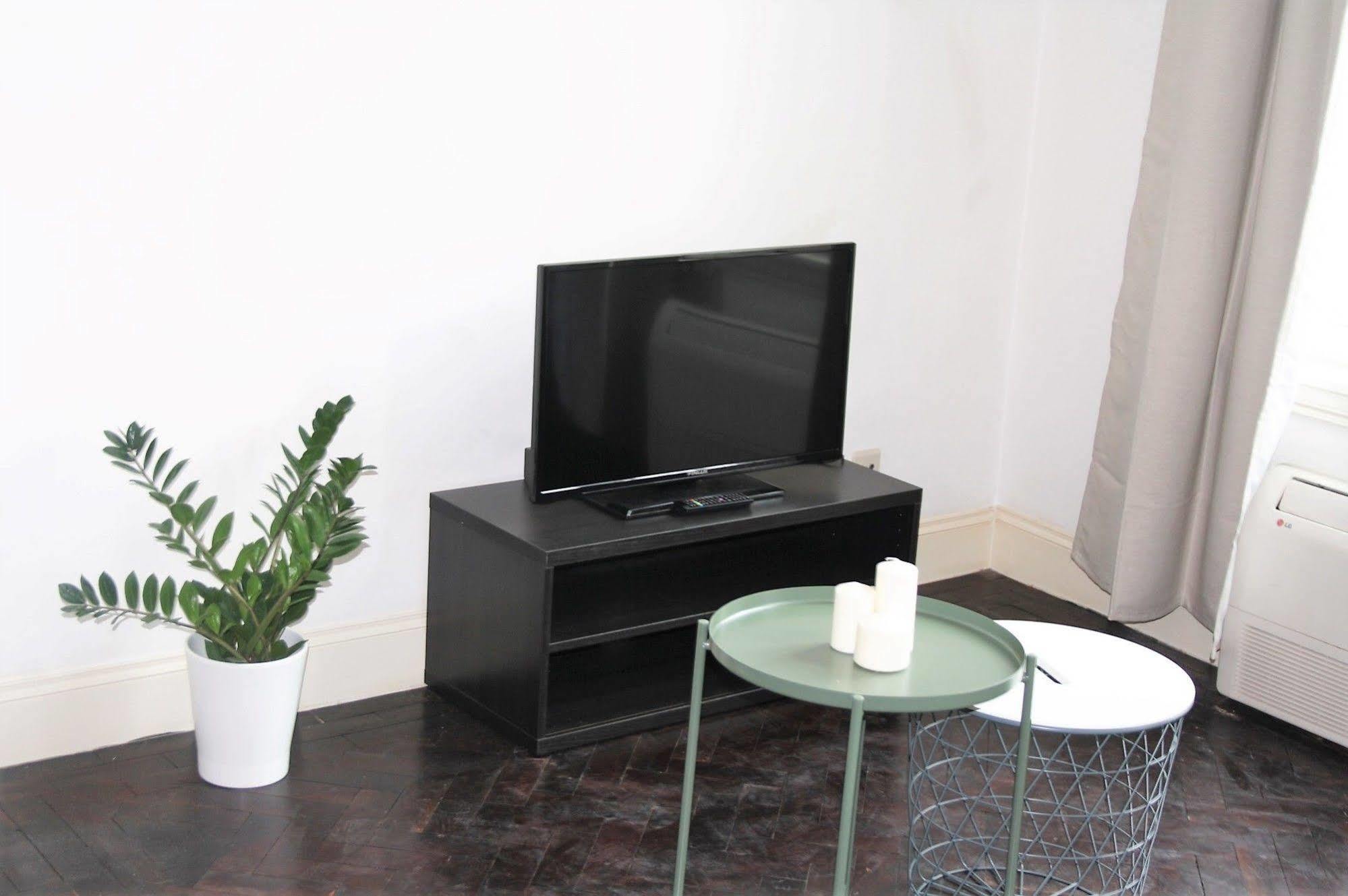 Traditional Modern Centre Apartment *