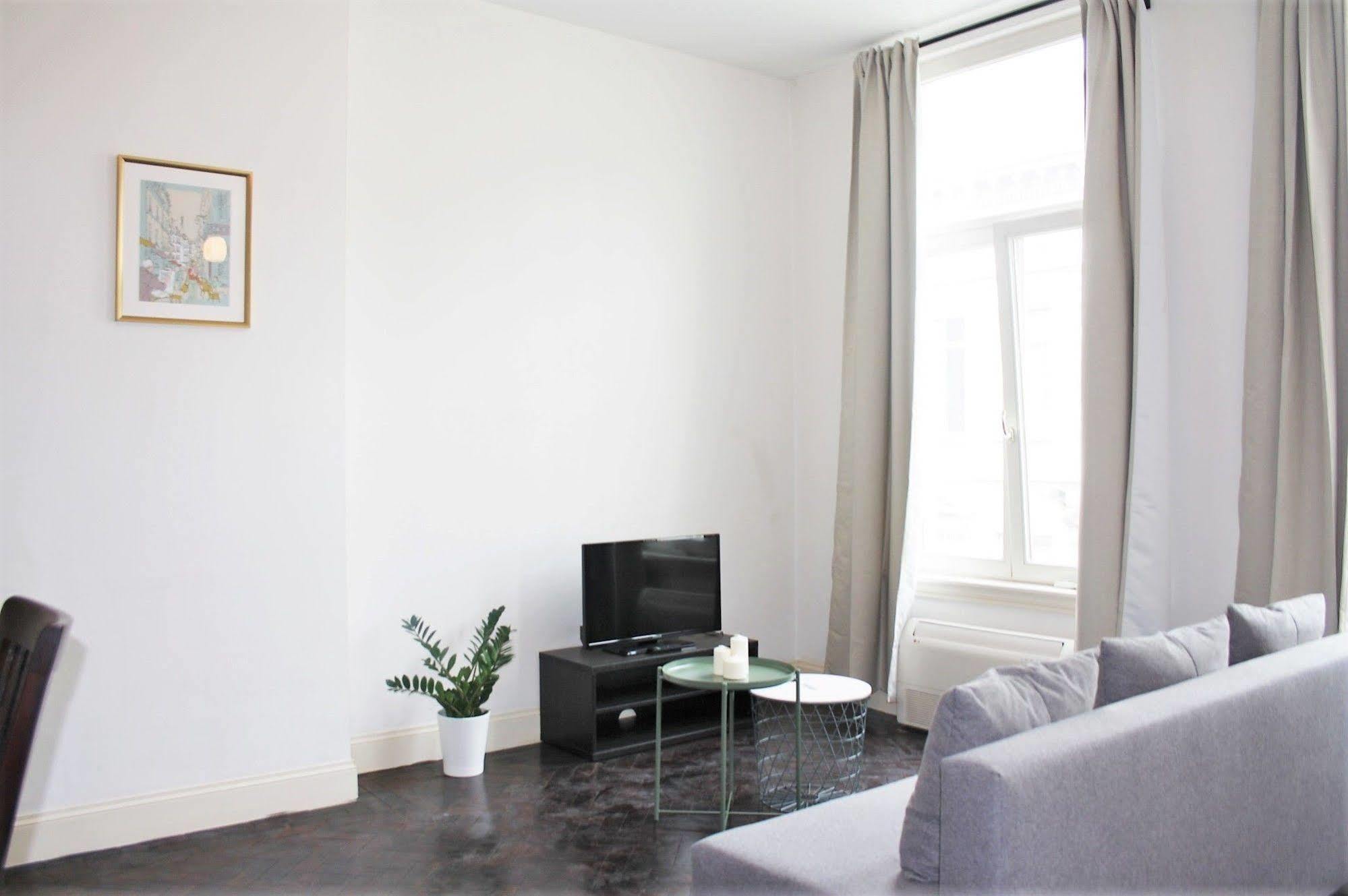Traditional Modern Centre Apartment