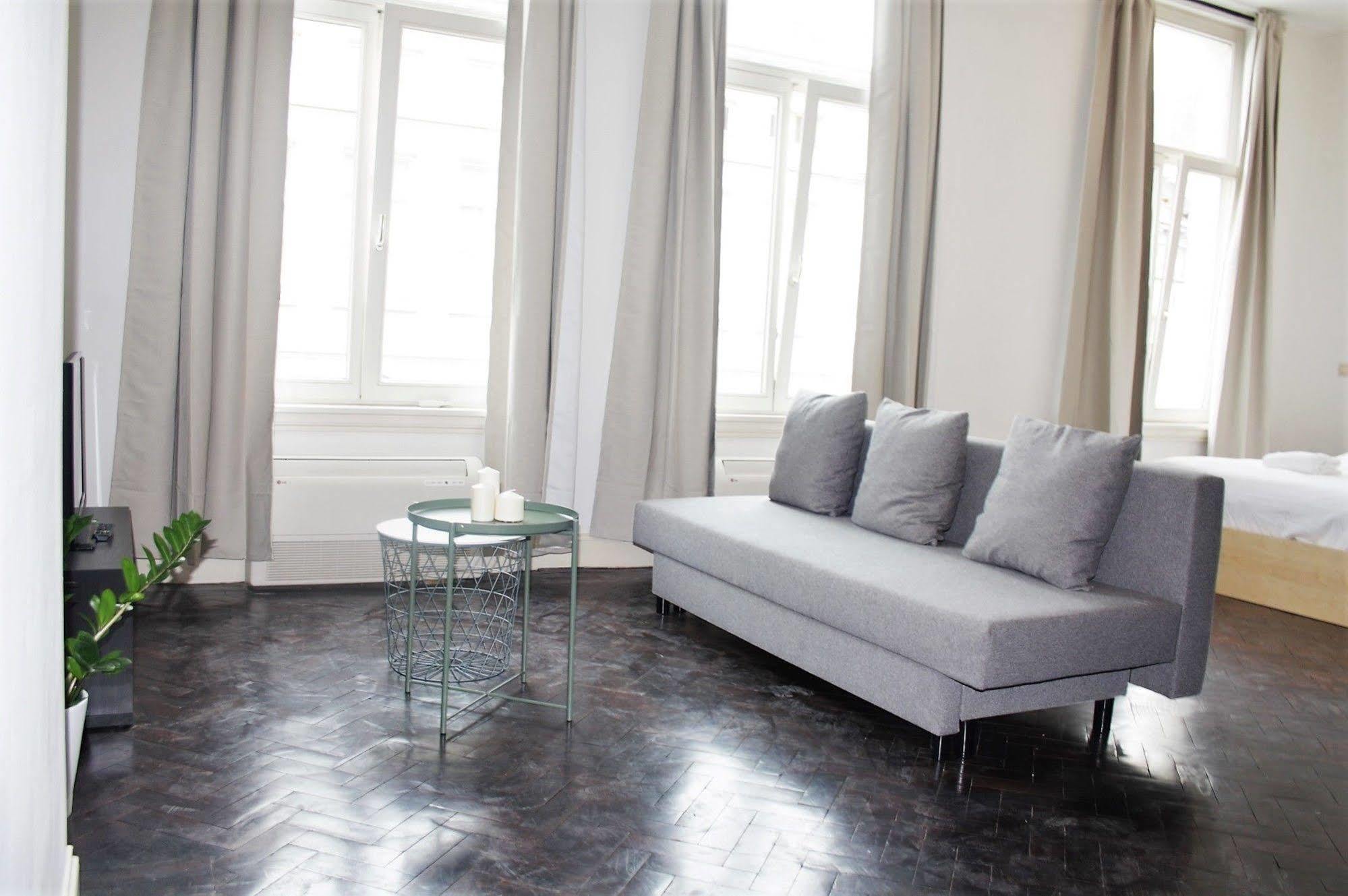 Traditional Modern Centre Apartment