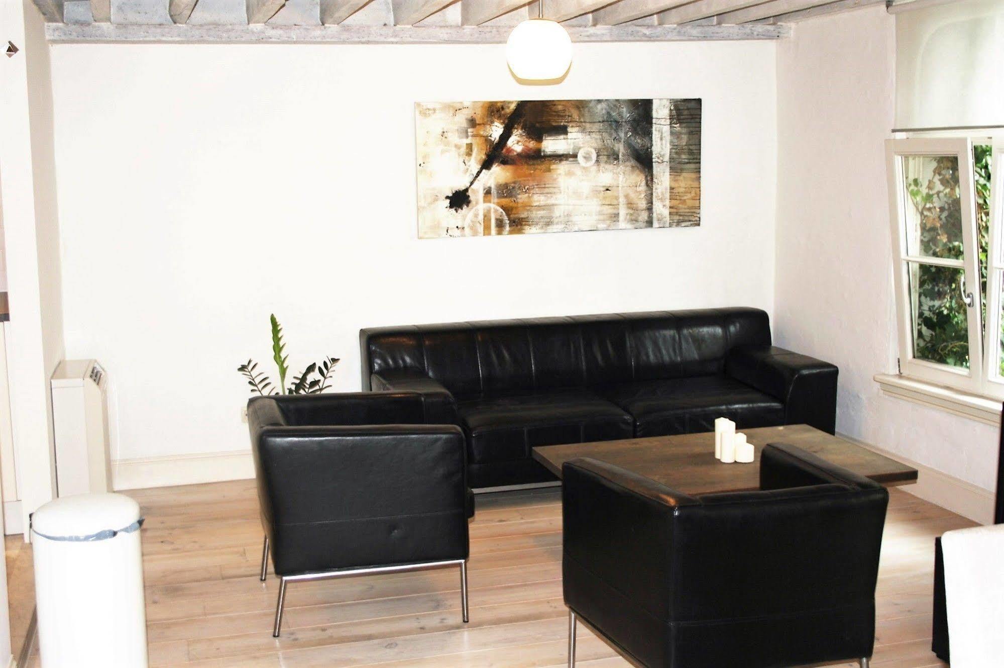 Traditional Modern Centre Apartment *