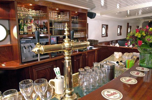 Botel Boat Barkentijn Marjorie 2*